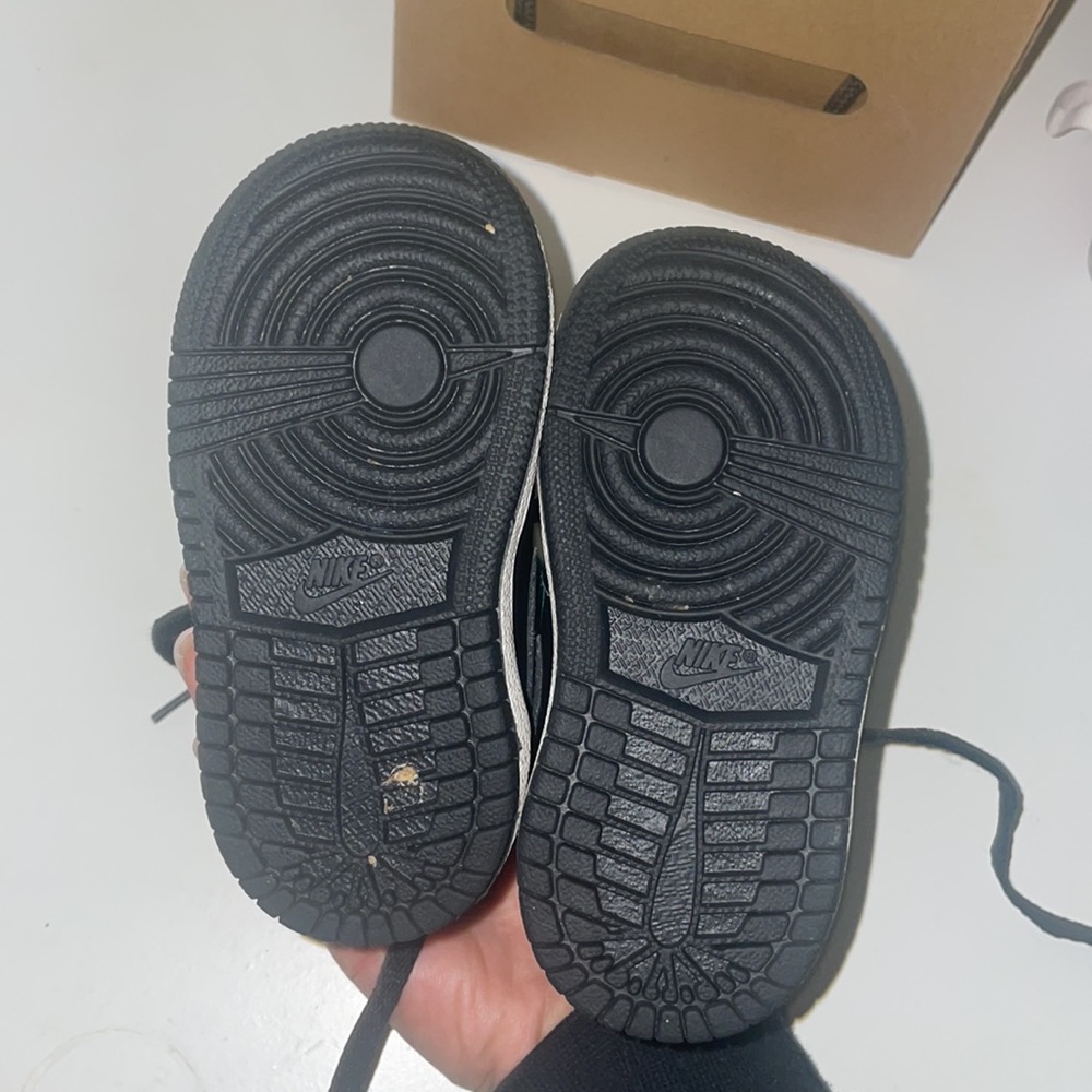 Jordan 1s - Picture 3 of 3